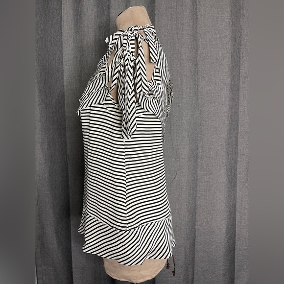 BCBG Maxazria Blouse - Picture 6 of 7